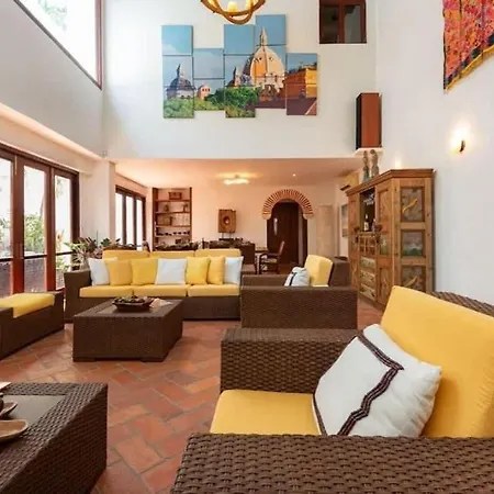 Luxury Private Pool & Rooftop Jacuzzi Сasa de vacaciones