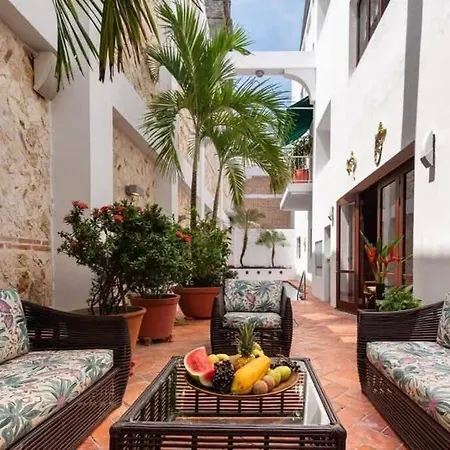 Luxury Private Pool & Rooftop Jacuzzi Сasa de vacaciones