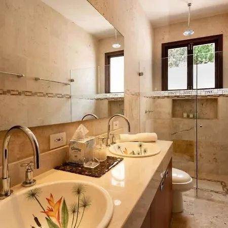 Luxury Private Pool & Rooftop Jacuzzi Сasa de vacaciones Cartagena