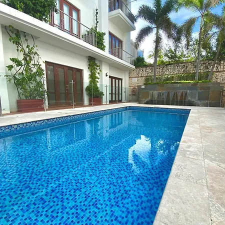 Сasa de vacaciones Luxury Private Pool & Rooftop Jacuzzi