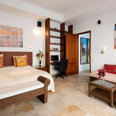 Сasa de vacaciones Luxury Private Pool & Rooftop Jacuzzi *
