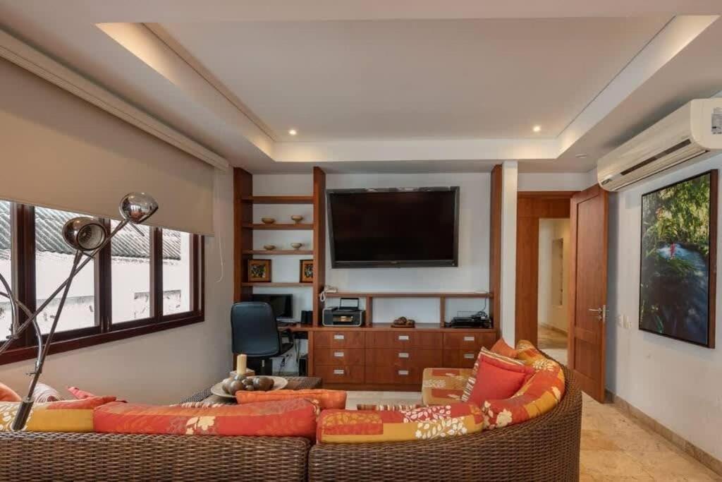 Luxury Private Pool & Rooftop Jacuzzi Сasa de vacaciones