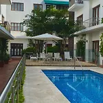 Luxury Apartment Private Pool & Rooftop Jacuzzi