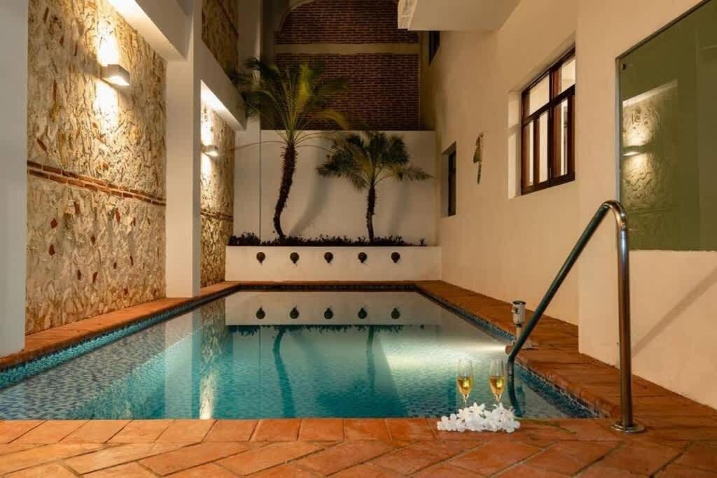 Luxury Private Pool & Rooftop Jacuzzi *